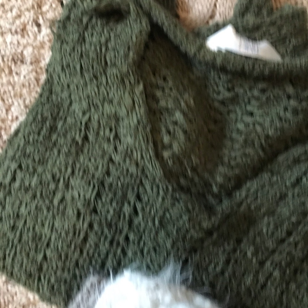 5 sweaters! - Picture 3 of 5